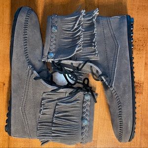 Minnetonka Double Fringe Suede Tramper Boots